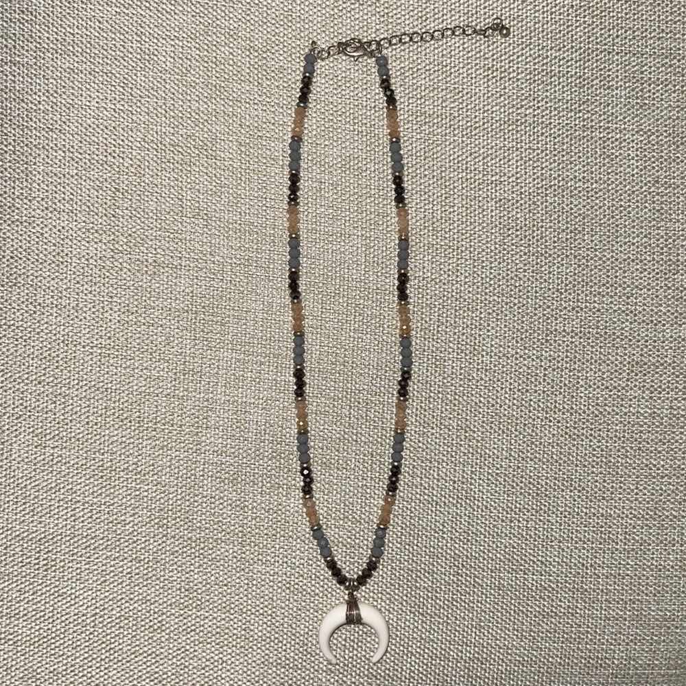 Western choker necklace